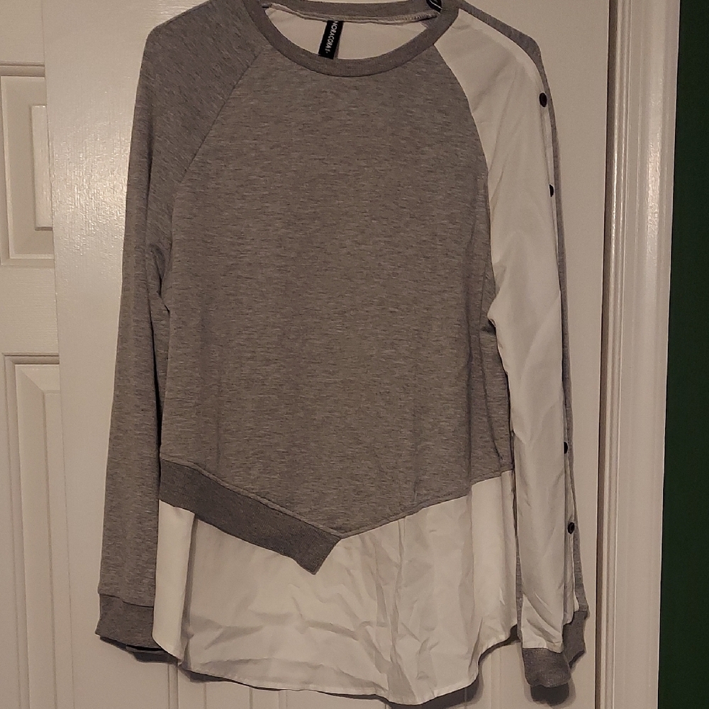 Chic Gray and White Raglan Top